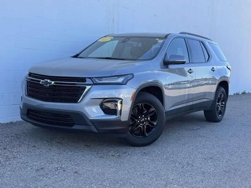 Used 2023 Chevrolet Traverse LT FWD image 1