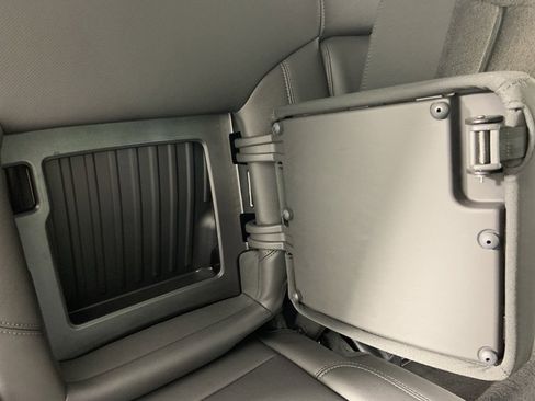 Used 2025 GMC Sierra 1500 SLT w/ SLT Premium Plus Package image 33