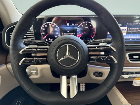 Certified 2026 Mercedes-Benz GLS 450 4MATIC image 40