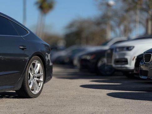 Used 2021 Audi A7 3.0T Prestige w/ Luxury Package image 2