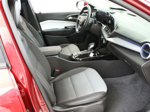 Used 2024 Chevrolet Trax LT w/ Driver Confidence Package FWD image 29