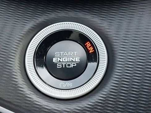 Used 2024 Jeep Grand Cherokee Altitude image 29