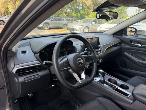 Used 2025 Nissan Altima 2.5 SV image 28