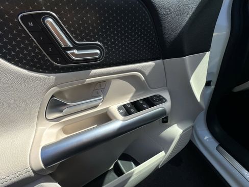 Used 2025 Mercedes-Benz GLA 250 4MATIC image 18