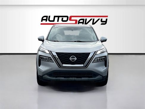 Used 2021 Nissan Rogue SV image 2