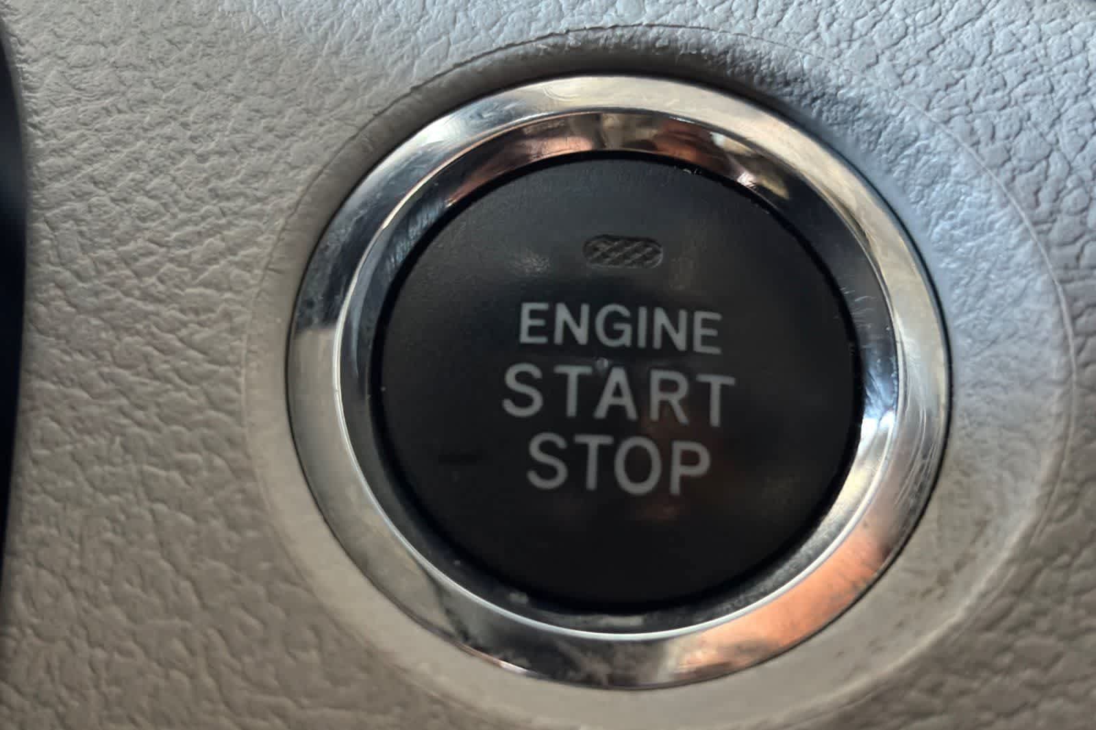 Used 2016 Toyota Sienna XLE w/ XLE Navigation Package FWD image 25