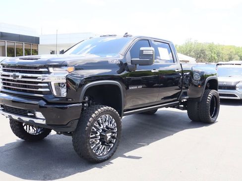 Used 2022 Chevrolet Silverado 3500 High Country w/ Technology Package AWD/4WD image 5