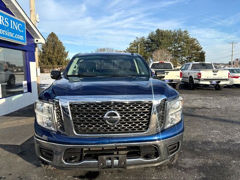 Used 2017 Nissan Titan SV image 3