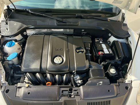 Used 2013 Volkswagen Beetle 2.5 image 38
