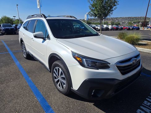Used 2022 Subaru Outback Premium AWD/4WD image 9
