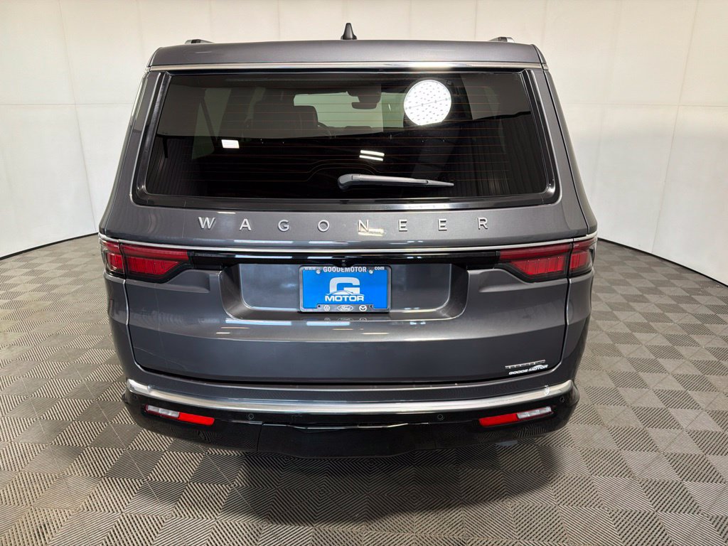 Used 2024 Jeep Wagoneer L Series III w/ Flexible Seating Group AWD/4WD image 6