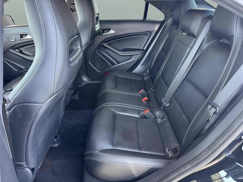 Used 2019 Mercedes-Benz CLA 250 image 11