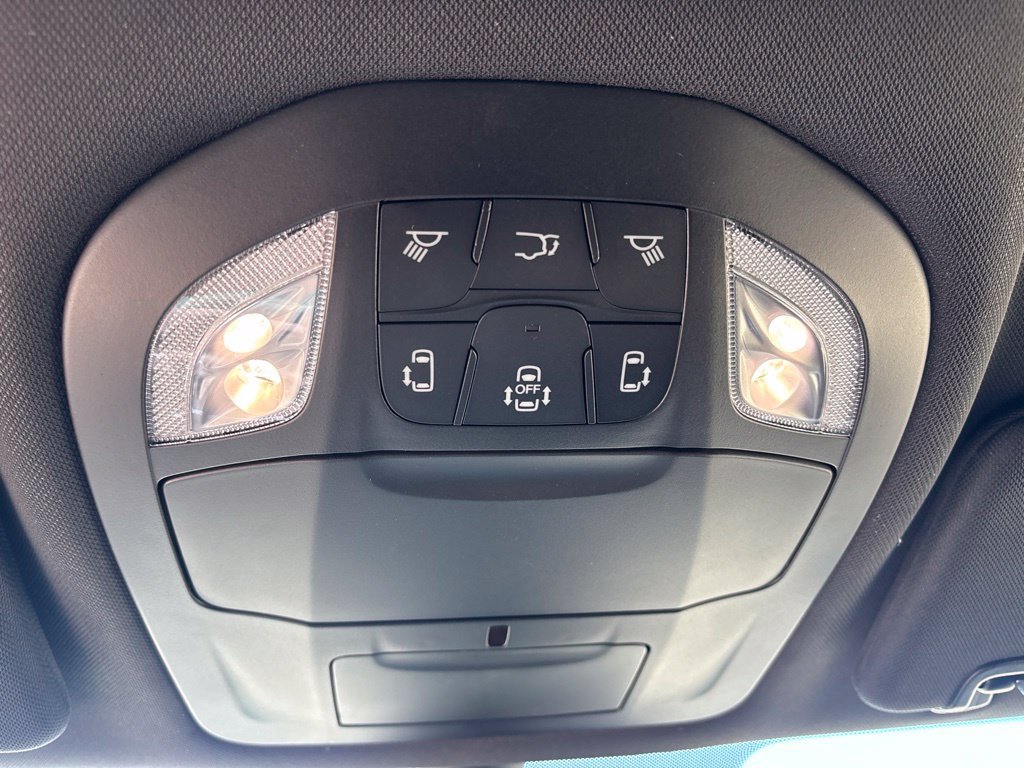 New 2027 Chrysler Pacifica Select AWD/4WD image 21