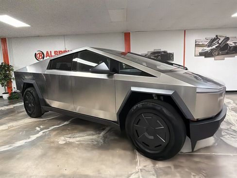 Used 2025 Tesla Cybertruck AWD Crew Cab image 30