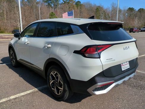 Used 2024 Kia Sportage LX image 6