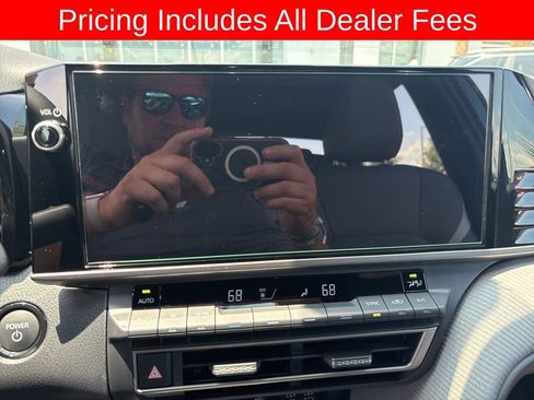 Used 2026 Toyota Camry SE FWD image 5