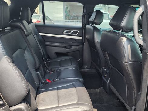 Used 2016 Ford Explorer XLT w/ Equipment Group 202A FWD image 18