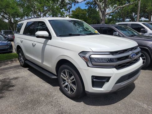 Used 2023 Ford Expedition XLT image 2