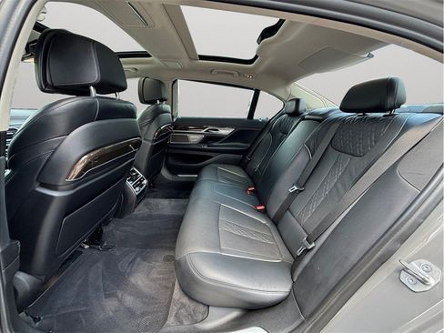 Used 2022 BMW 740i xDrive w/ Premium Package AWD/4WD image 44