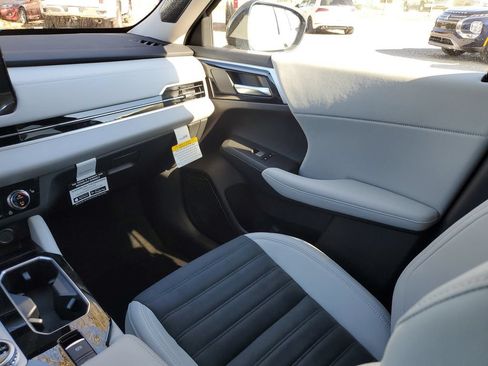 New 2026 Mitsubishi Outlander SE FWD image 8