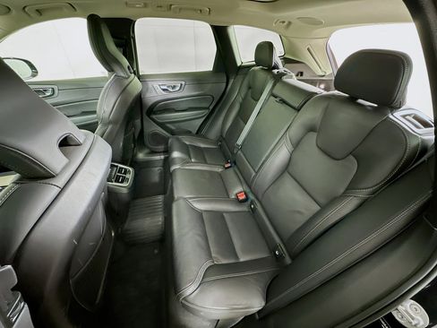 Used 2022 Volvo XC60 B6 Inscription w/ Advanced Package image 29