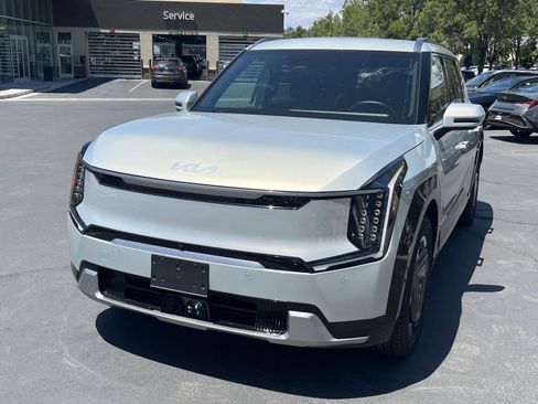Used 2024 Kia EV9 Land AWD/4WD image 2