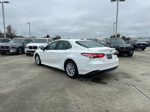 Used 2019 Toyota Camry LE image 6