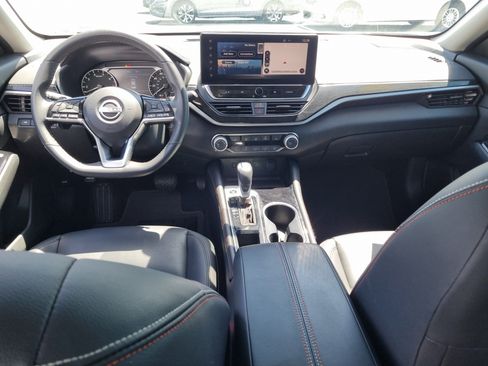 Used 2024 Nissan Altima 2.5 SR w/ SR Premium Package FWD image 13