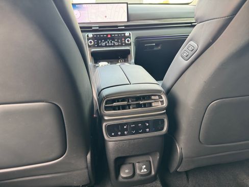 Used 2025 Genesis GV80 3.5T Prestige AWD/4WD image 32