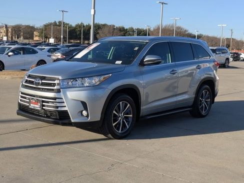Used 2018 Toyota Highlander XLE image 10