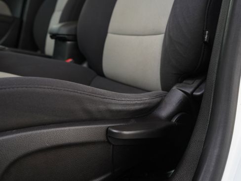 Used 2013 Chevrolet Cruze LS FWD image 21