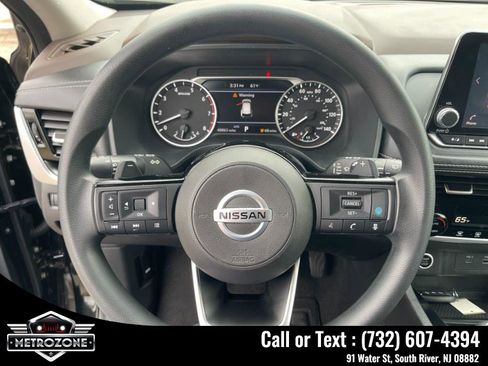 Used 2021 Nissan Rogue SV image 19