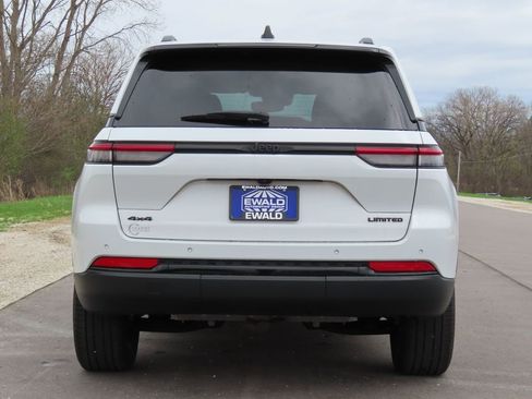 Used 2023 Jeep Grand Cherokee Limited w/ Black Appearance Package image 8