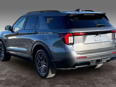 Used 2025 Ford Explorer ST-Line w/ ST-Line Street Pack AWD/4WD image 26