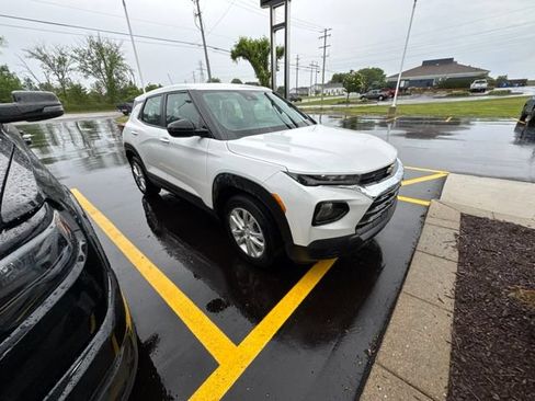 Used 2023 Chevrolet TrailBlazer LS FWD image 3