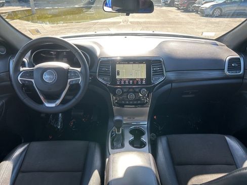 Certified 2021 Jeep Grand Cherokee Laredo X image 32