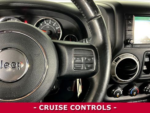 Used 2014 Jeep Wrangler Unlimited Sahara w/ Connectivity Group AWD/4WD image 12