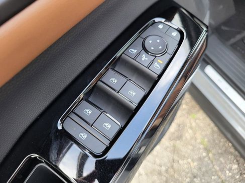 New 2026 Nissan Pathfinder Platinum image 10