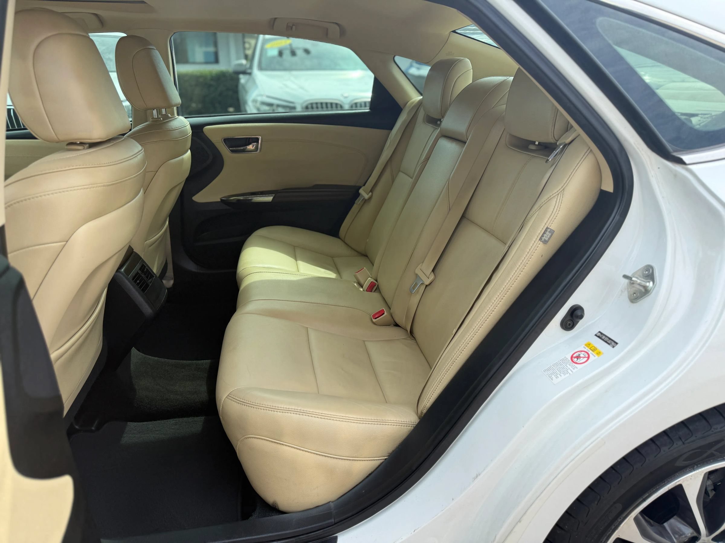 Used 2018 Toyota Avalon XLE Premium FWD image 16