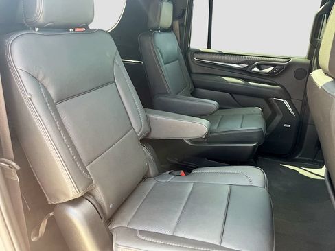 Used 2024 GMC Yukon XL Denali AWD/4WD image 30