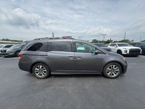 Used 2016 Honda Odyssey Touring Elite image 2