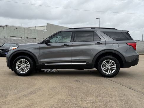 Used 2024 Ford Explorer XLT AWD/4WD image 6