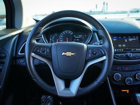 Used 2020 Chevrolet Trax LT w/ LT Convenience Package image 14