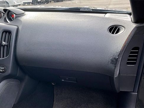 Used 2010 Nissan 370Z Touring image 18