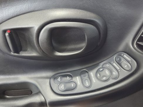 Used 2002 Chevrolet Corvette Convertible w/ Preferred Equipment Group2 image 16