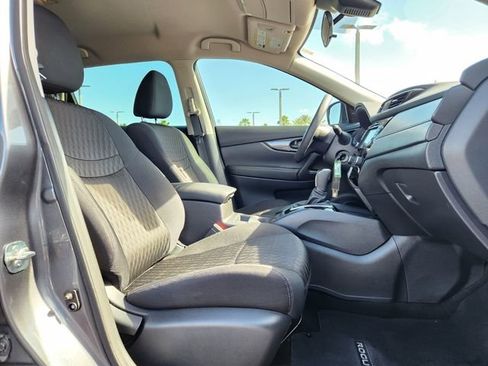Used 2019 Nissan Rogue S image 19