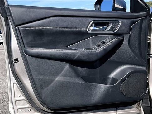 Certified 2025 Nissan Rogue Platinum image 17