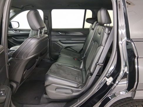 Used 2024 Jeep Grand Cherokee L Altitude image 12