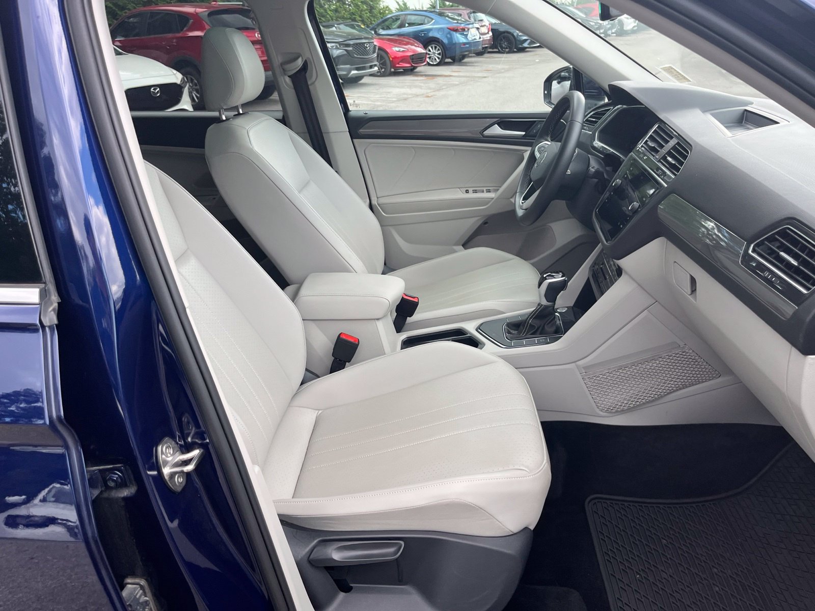 Used 2023 Volkswagen Tiguan SE FWD image 33