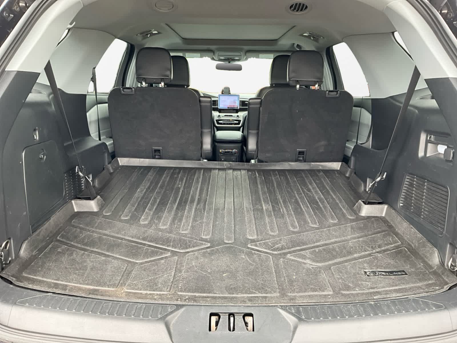 Used 2022 Ford Explorer XLT w/ Equipment Group 202A AWD/4WD image 25